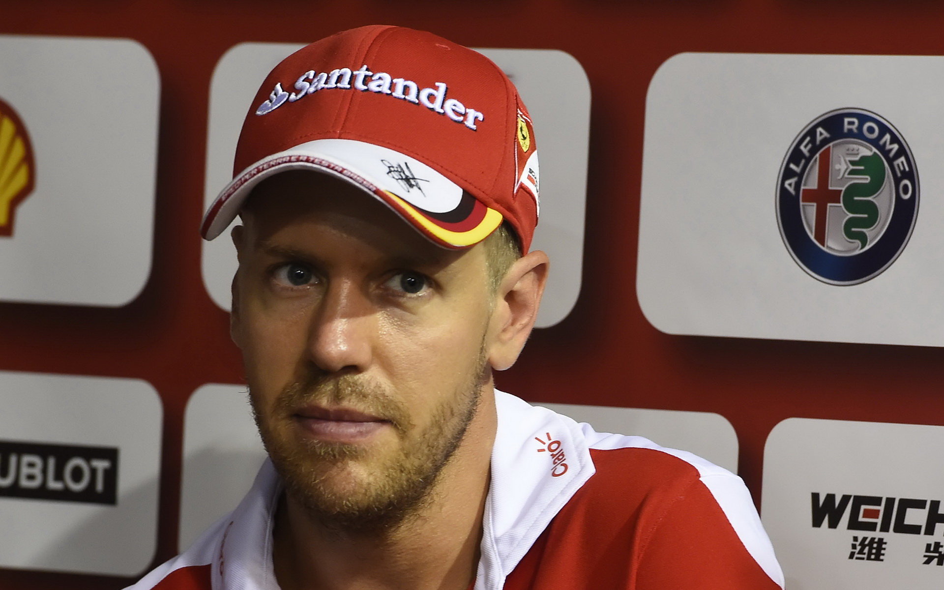 Sebastian Vettel zatím zůstává za očekáváním, které v něj tifosi vkládají