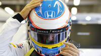 Fernando Alonso při pátečním tréninku v Singapuru