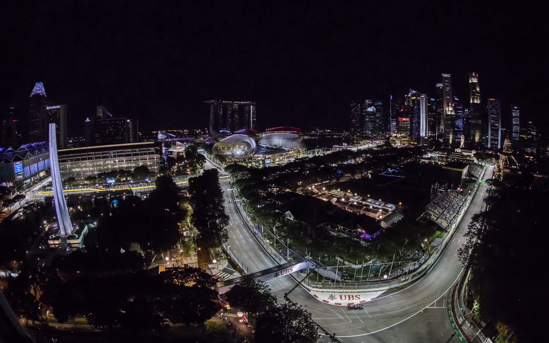 Singapur pořádá oblíbený noční závod