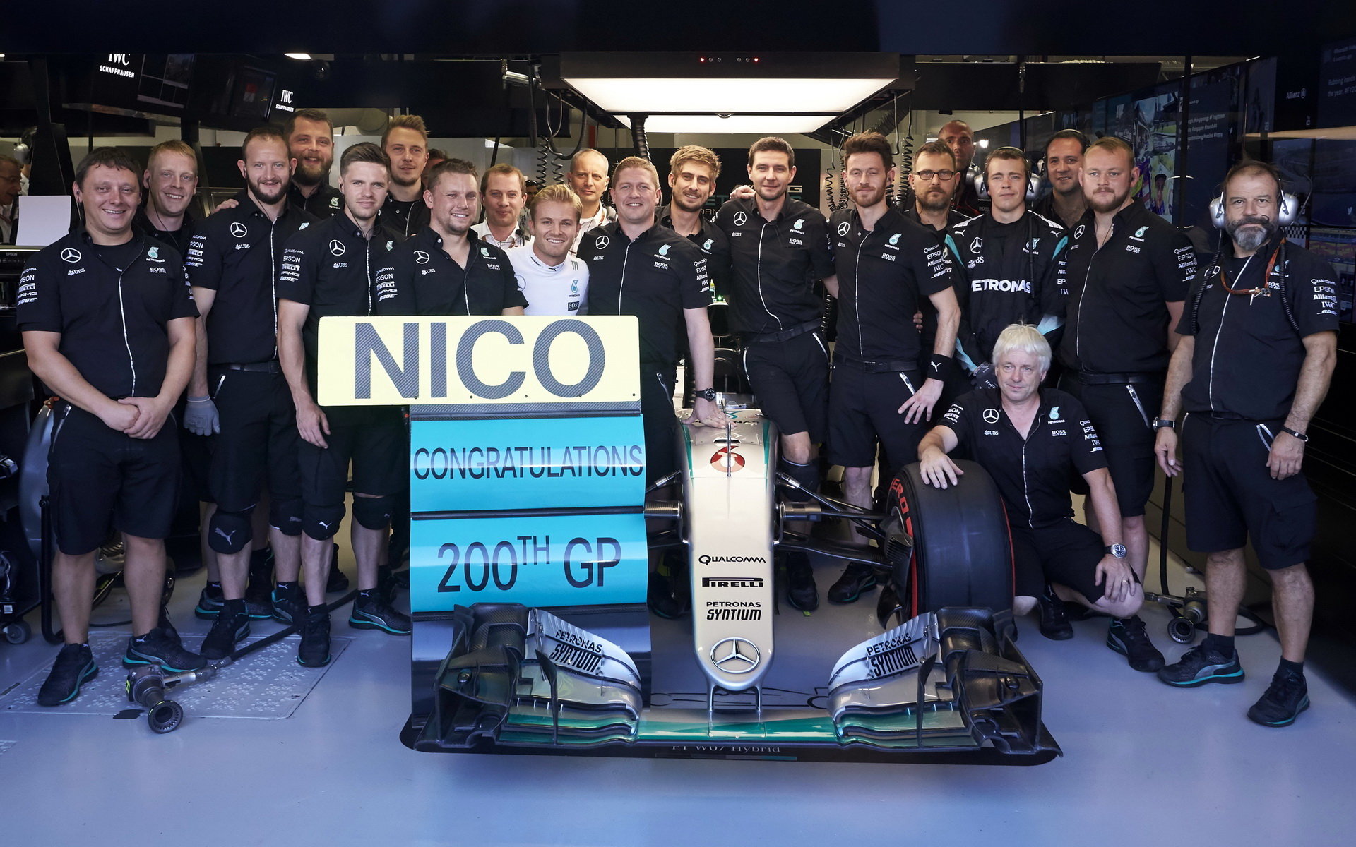 Nico Rosberg svou 200. velkou cenu oslavil vítězstvím