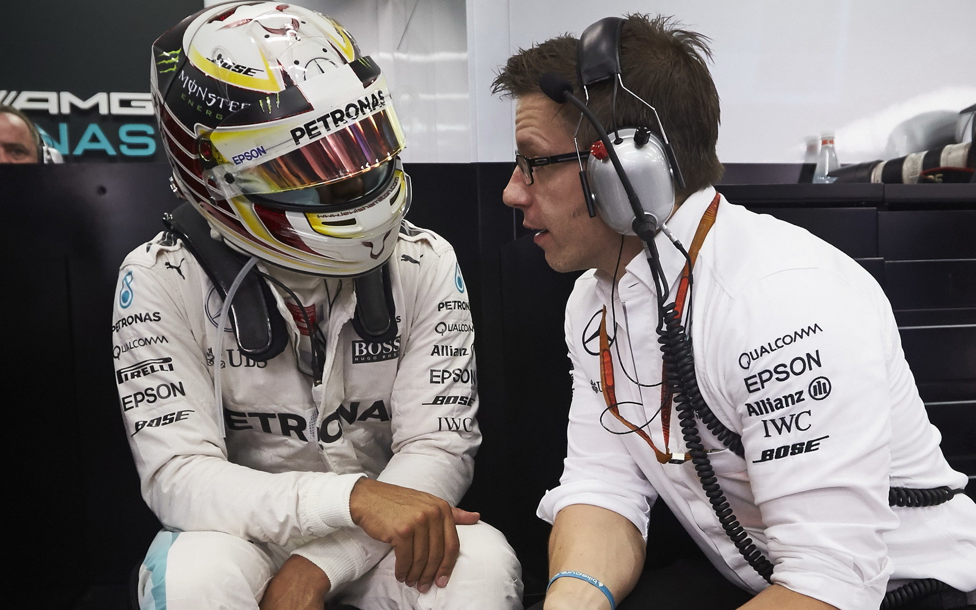 Lewis Hamilton nenastoupil k testům kvůli přesně nespecifikovaným potížím s nohou