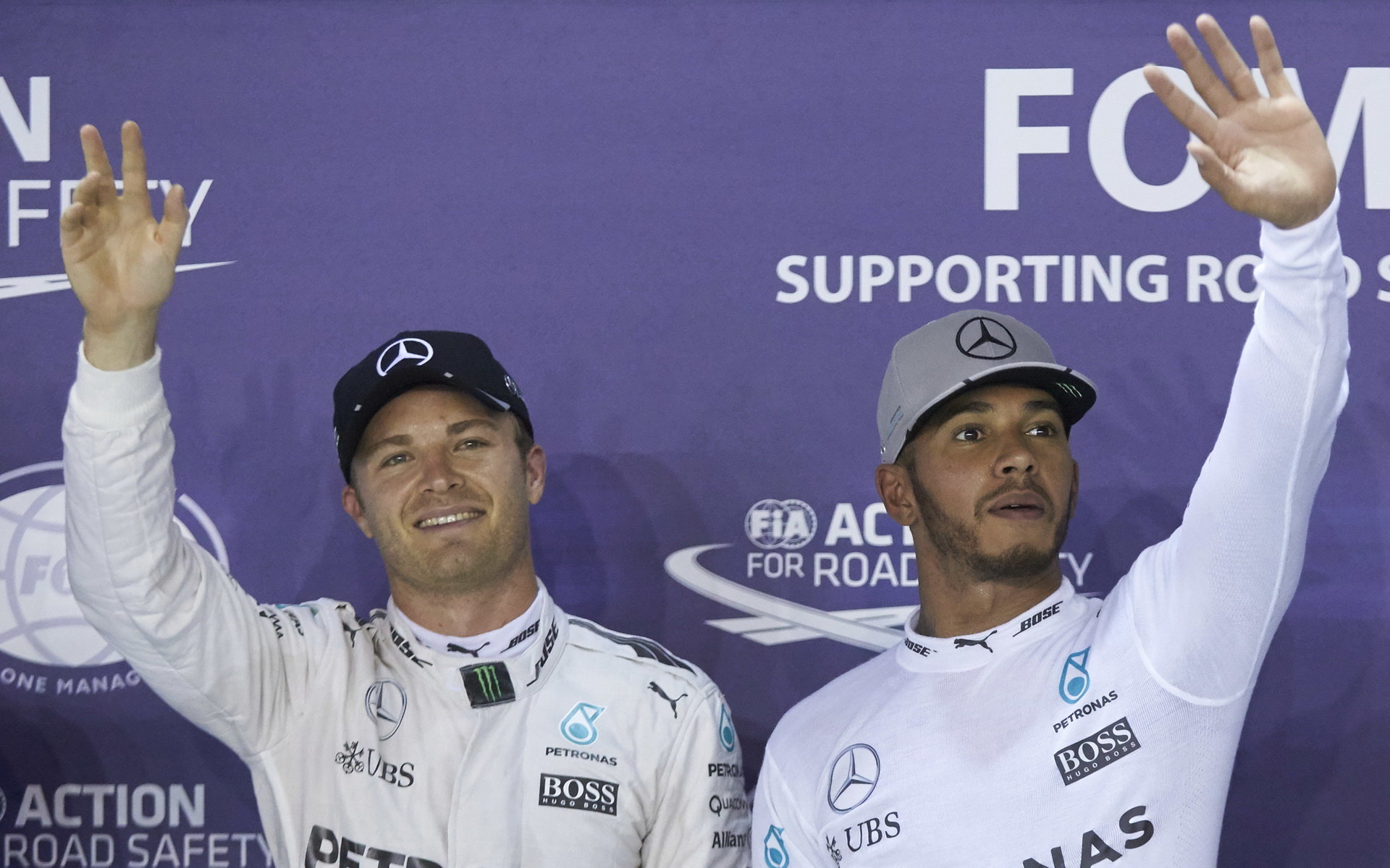 Nico Rosberg a Lewis Hamilton po kvalifikaci v Singapuru