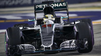 Lewis Hamilton v kvalifikaci v Singapuru