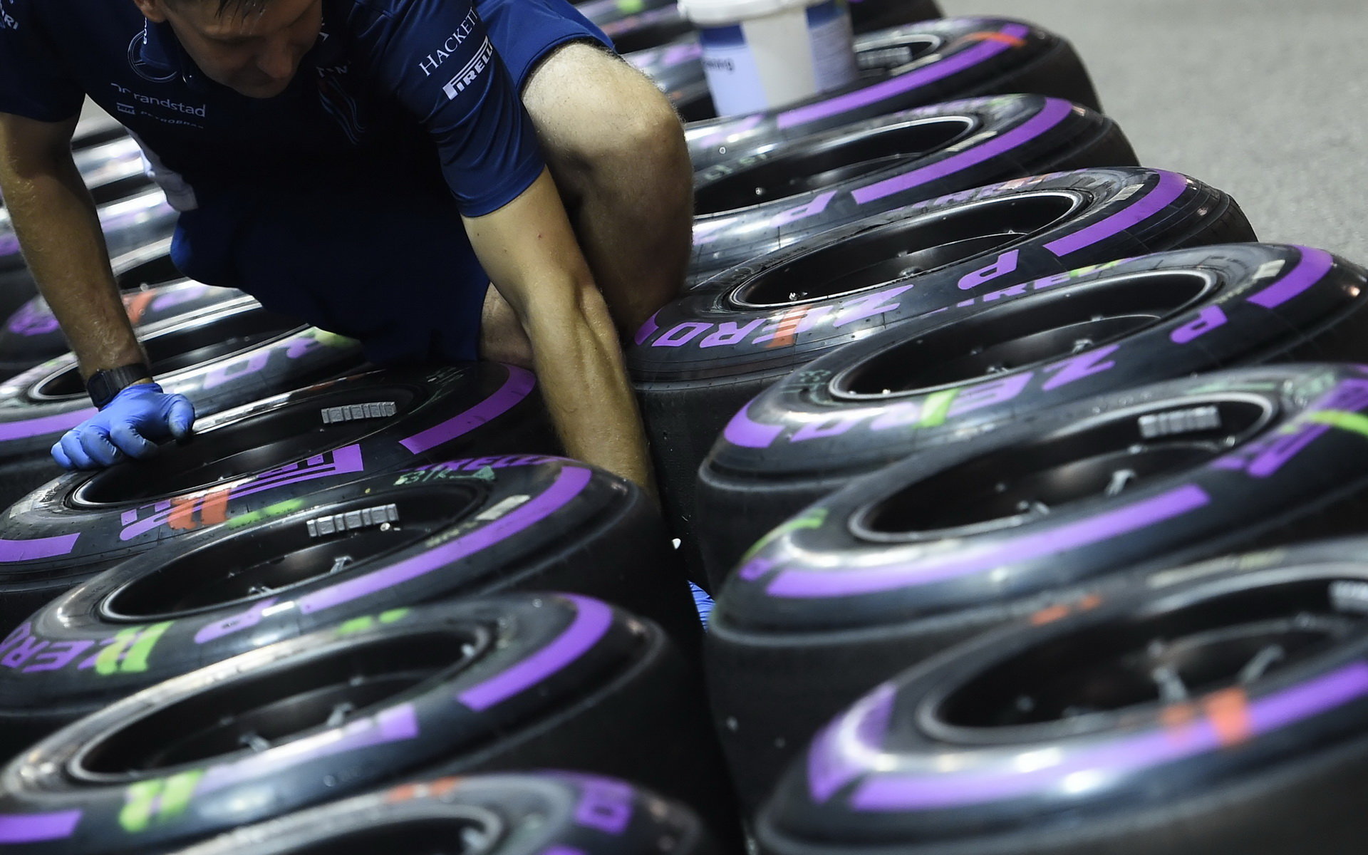 Ultra-měkké pneumatiky v kvalifikaci v Singapuru