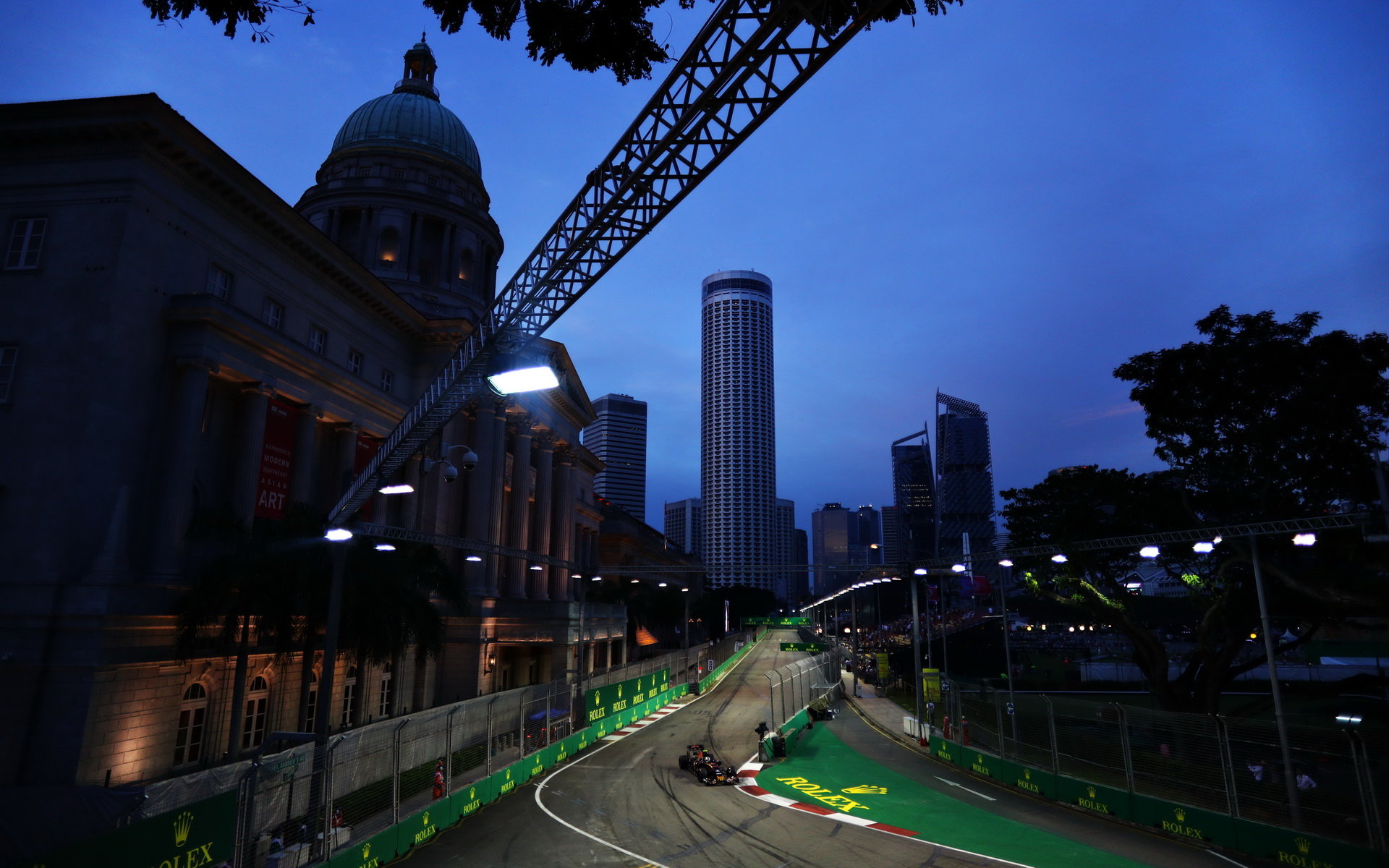 Carlos Sainz v kvalifikaci v Singapuru