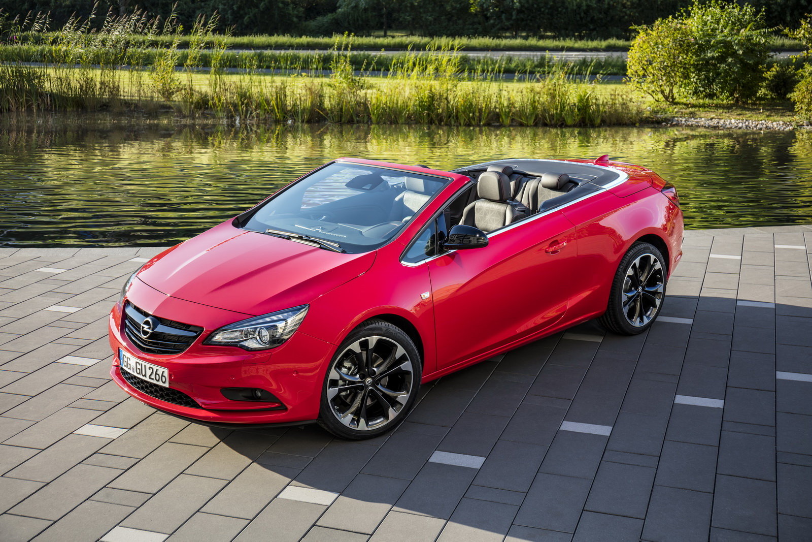 Opel Cascada Supreme je novou vrcholnou edicí čtyřmístného kabrioletu.