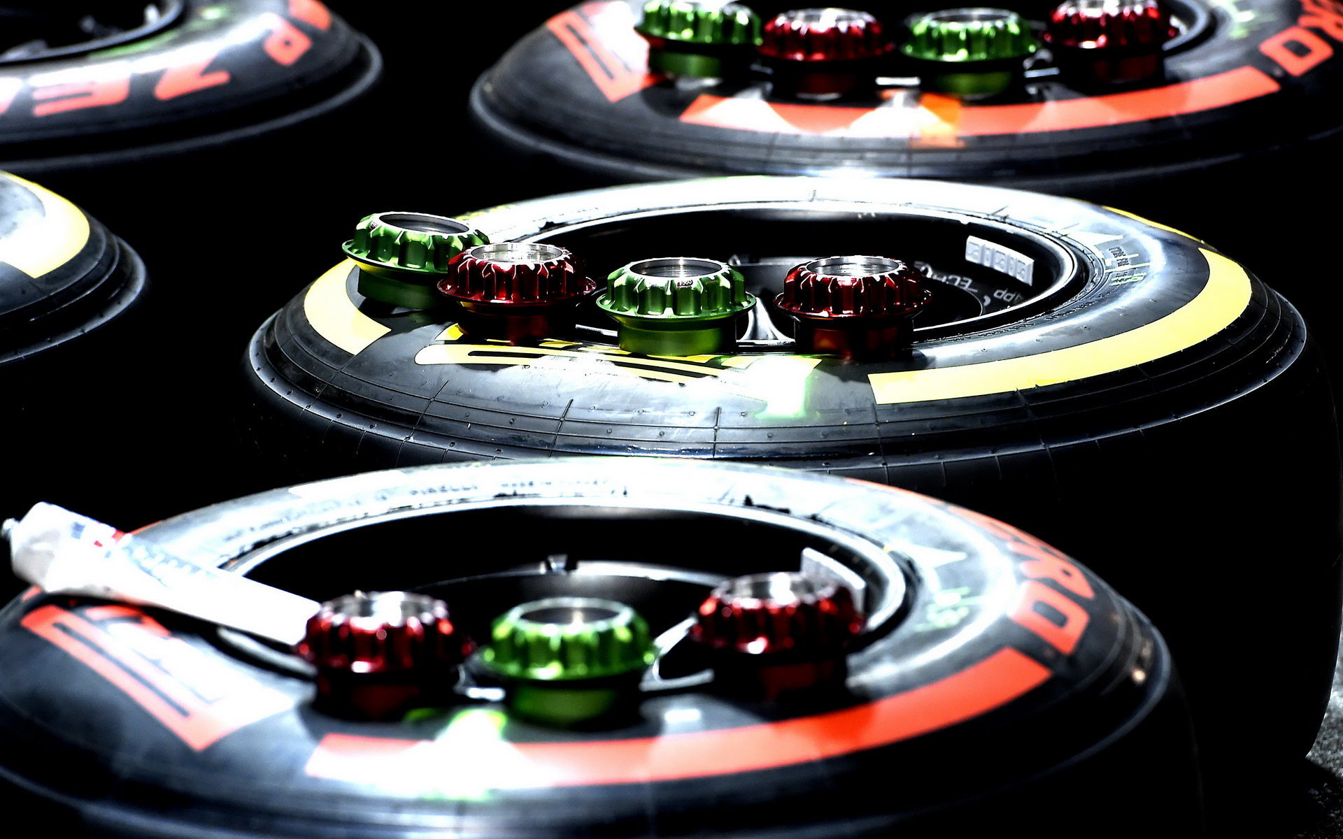 Pneumatiky Pirelli před závodem v Singapuru