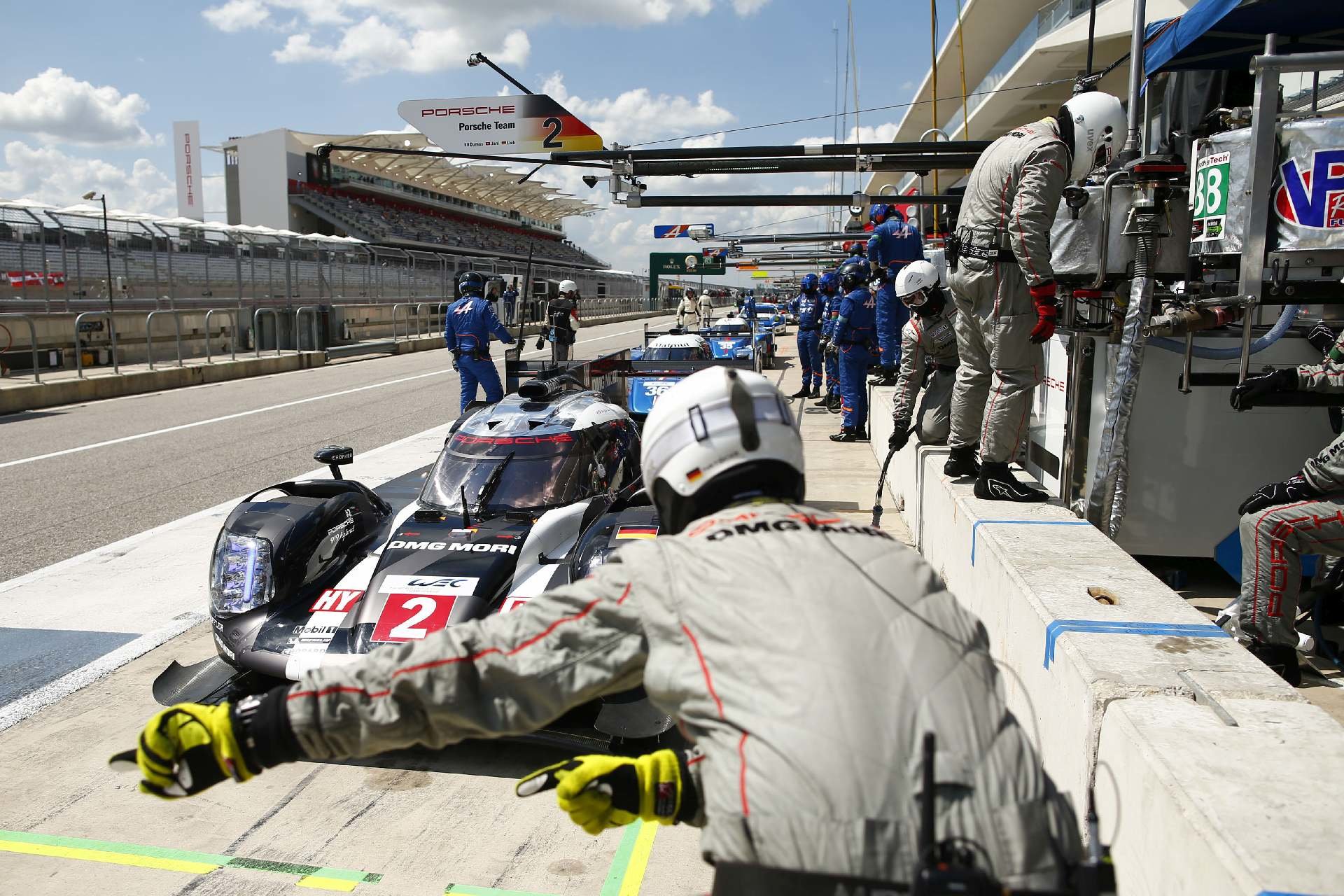 Porsche 919 Hybrid s posádkou Dumas, Lieb, Jani