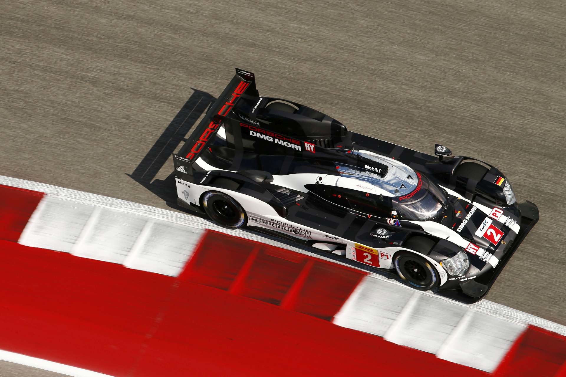 Porsche 919 Hybrid s posádkou Dumas, Lieb, Jani