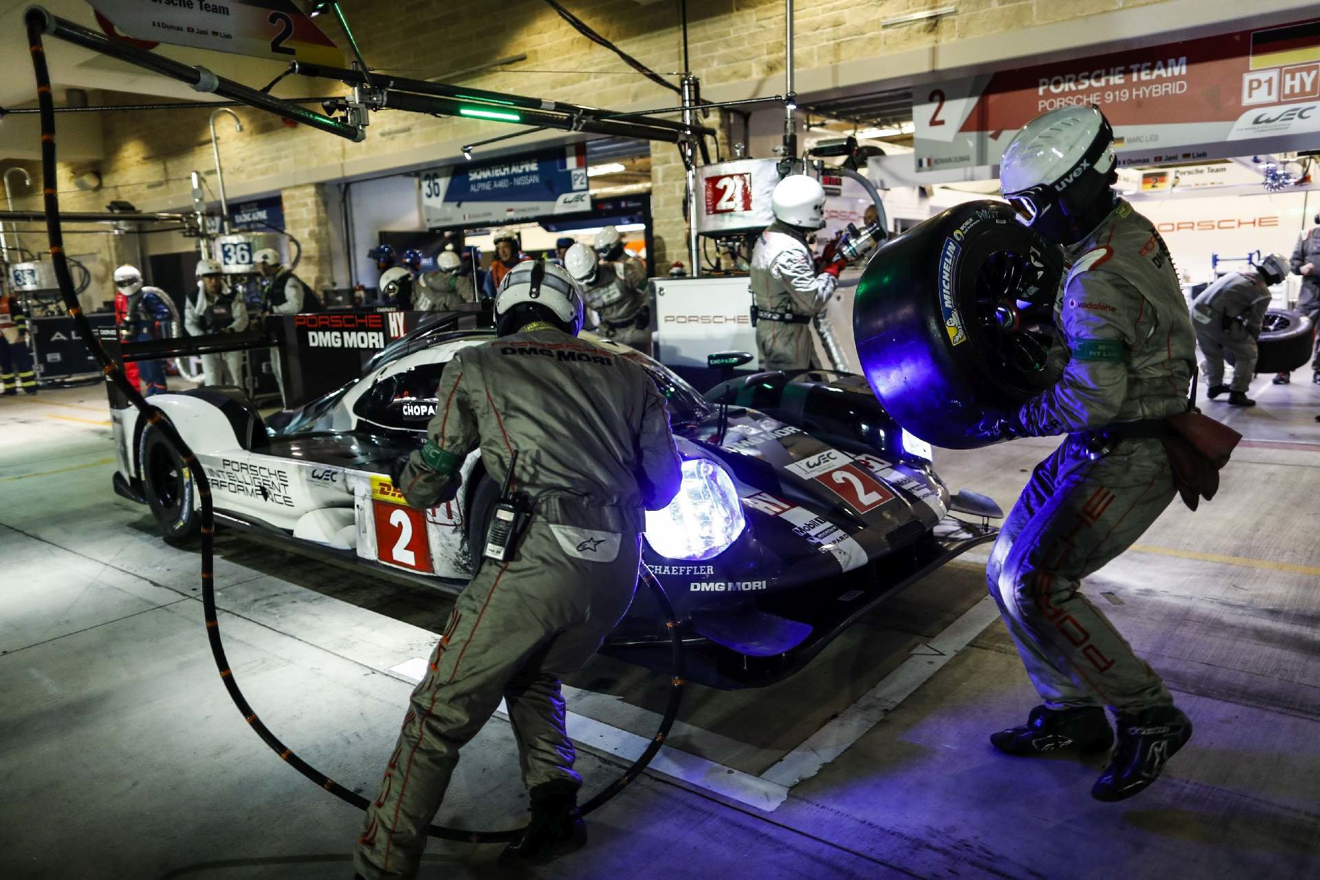 Porsche 919 Hybrid s posádkou Dumas, Lieb, Jani