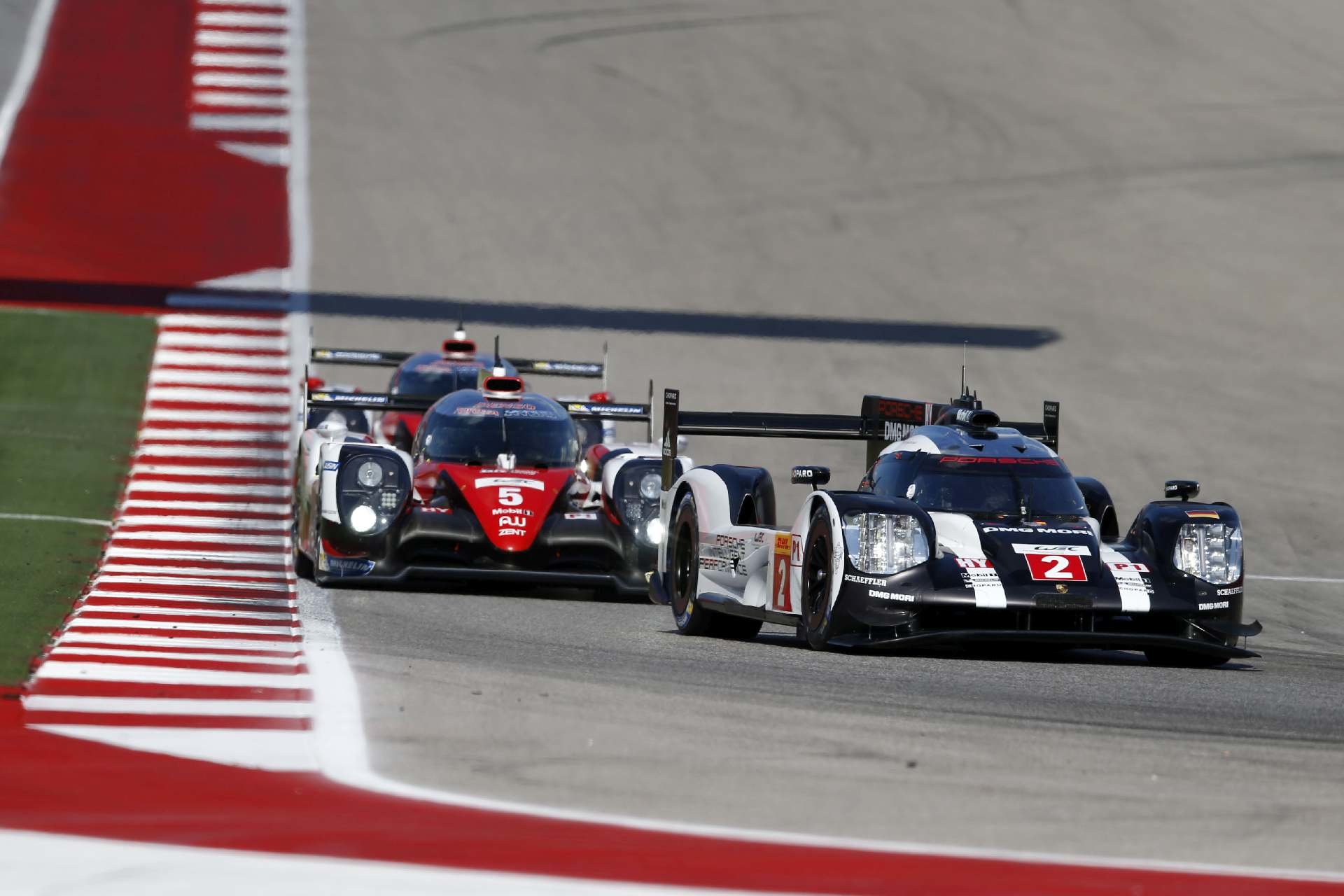 Porsche 919 Hybrid s posádkou Dumas, Lieb, Jani