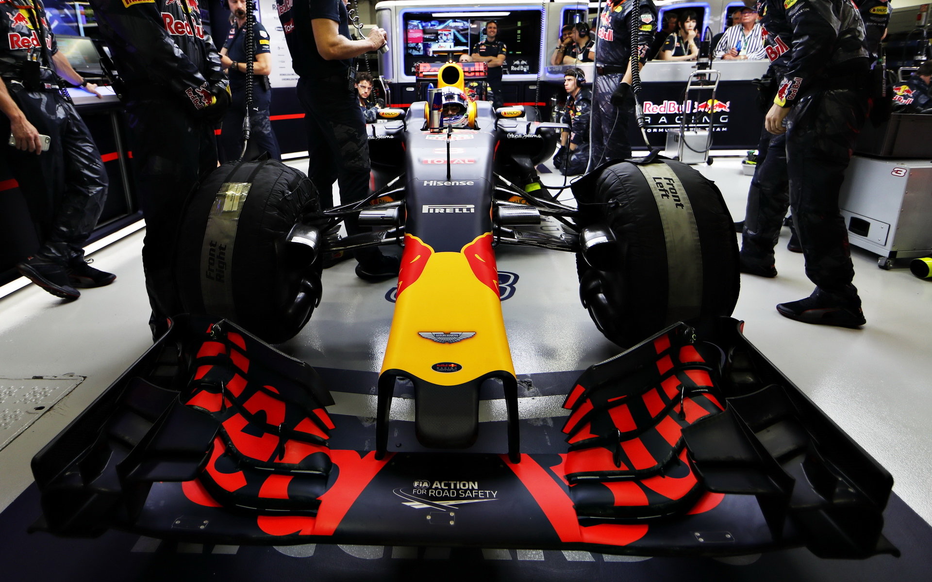 Přední křídlo vozu Red Bull RB12 - Renault v Singapuru