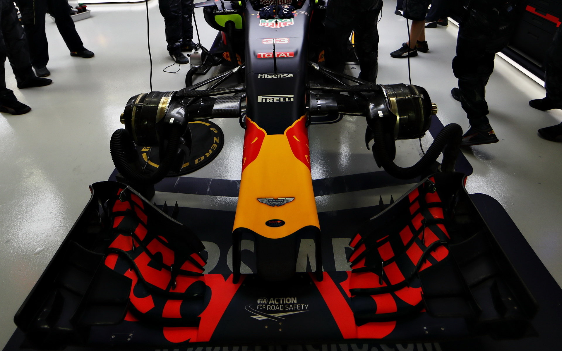 Přední křídlo vozu Red Bull RB12 - Renault v Singapuru
