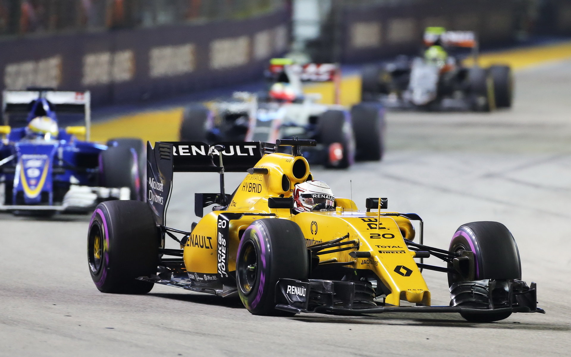 Na Kevina Magnussena bychom neměli zapomenout, po čtyřech a půl měsíci opět zapsal Renault do bodovaného pořadí