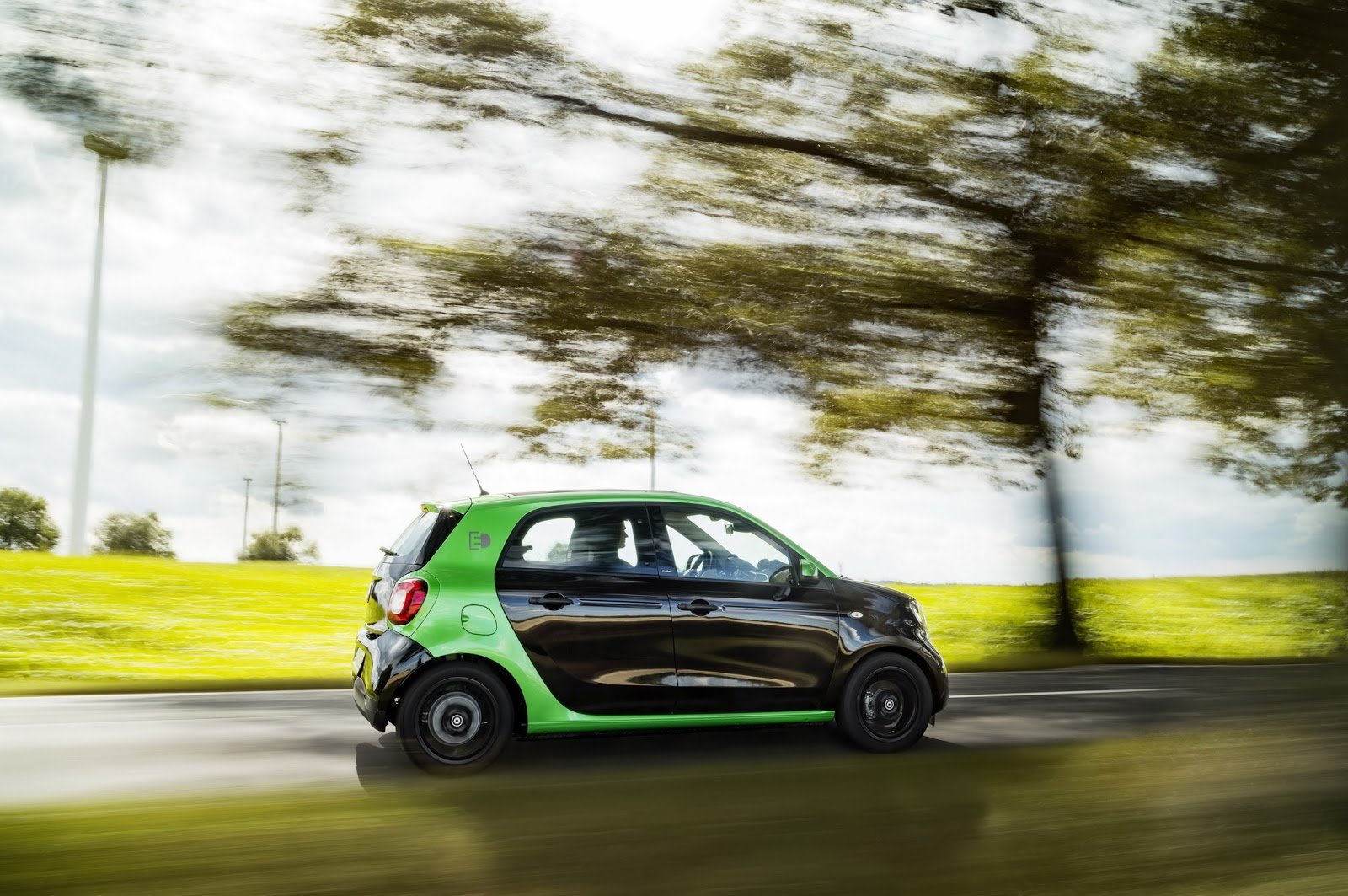 Smart ForFour přijíždí v elektrickém provedení electric drive.