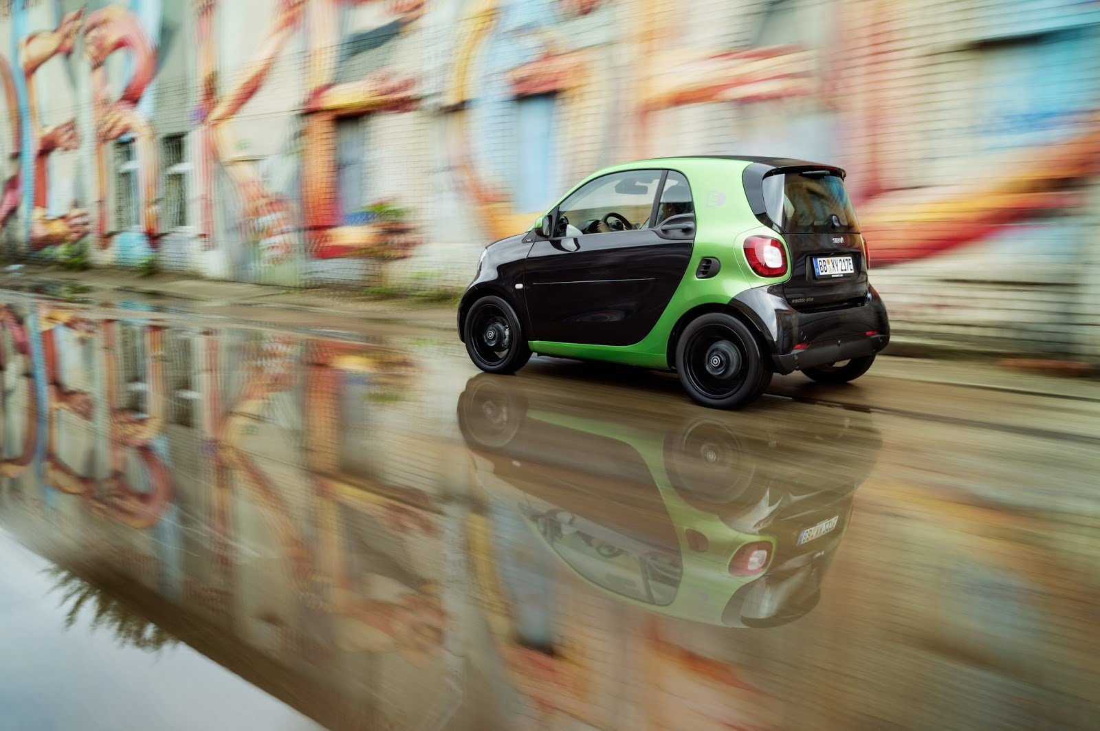 Smart ForTwo přijíždí v elektrickém provedení electric drive.