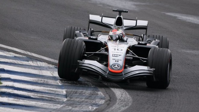 Juan Pablo Montoya ve Velké ceně Brazílie 2005, v níž McLaren získal double