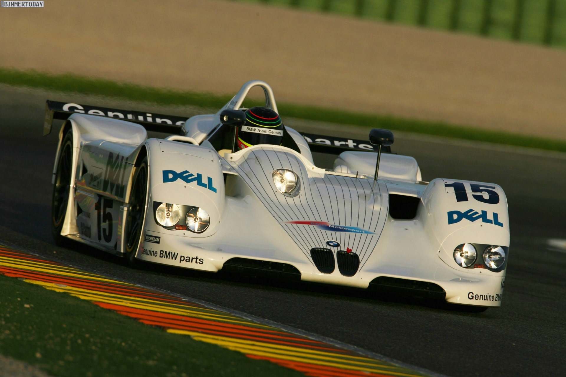 BMW V12 LMR při vítězné jízdě v Le Mans v roce 1999