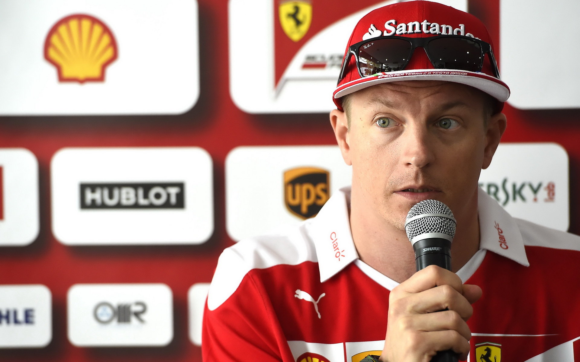 Kimi Räikkönen si stěžuje na pomalé piloty
