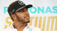 Lewis Hamilton se s novináři 'vypořádal' po svém