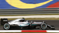 Nico Rosberg při pátečním tréninku v Malajsii