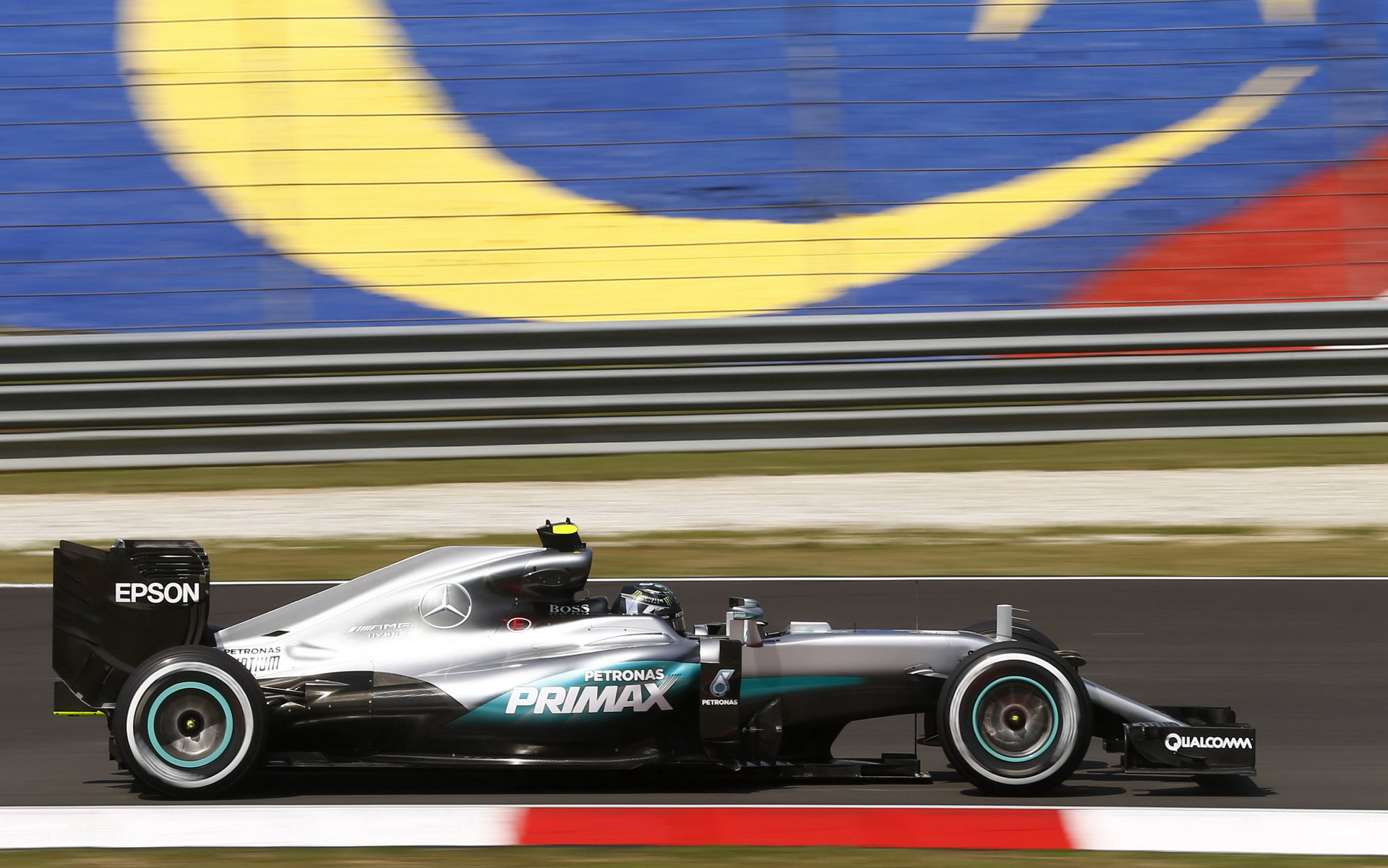Nico Rosberg při pátečním tréninku v Malajsii