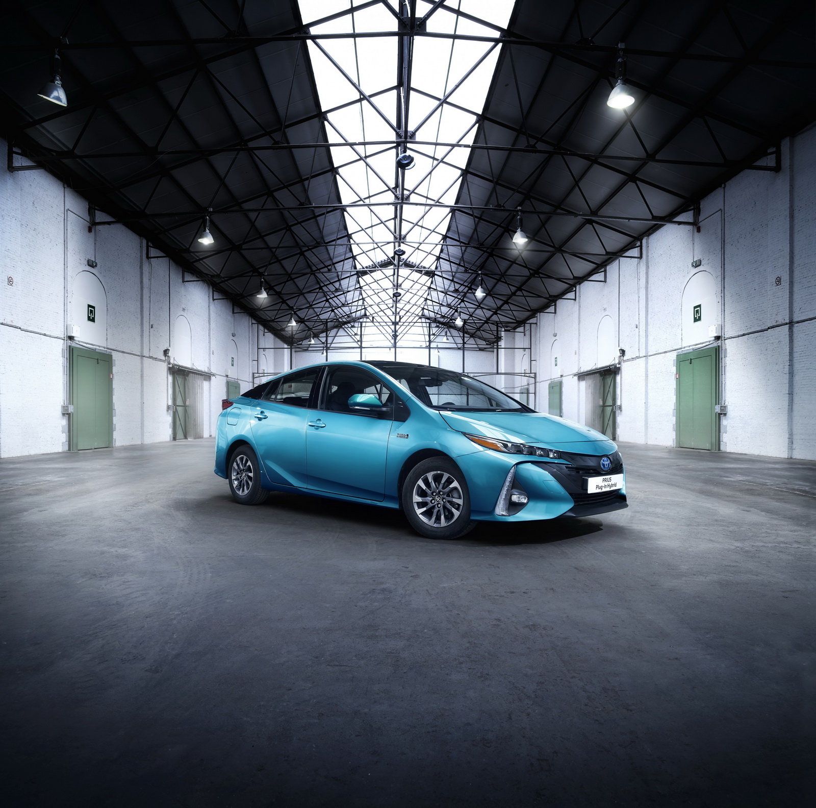 Toyota Prius Plug-in Hybrid umí jezdit za 1 litr na 100 kilometrů.