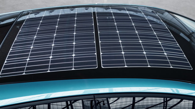 Toyota Prius je prvním masově vyráběným vozem s technologií dobíjení baterií ze solárních článků na střeše