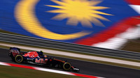 Carlos Sainz při pátečním tréninku v Malajsii