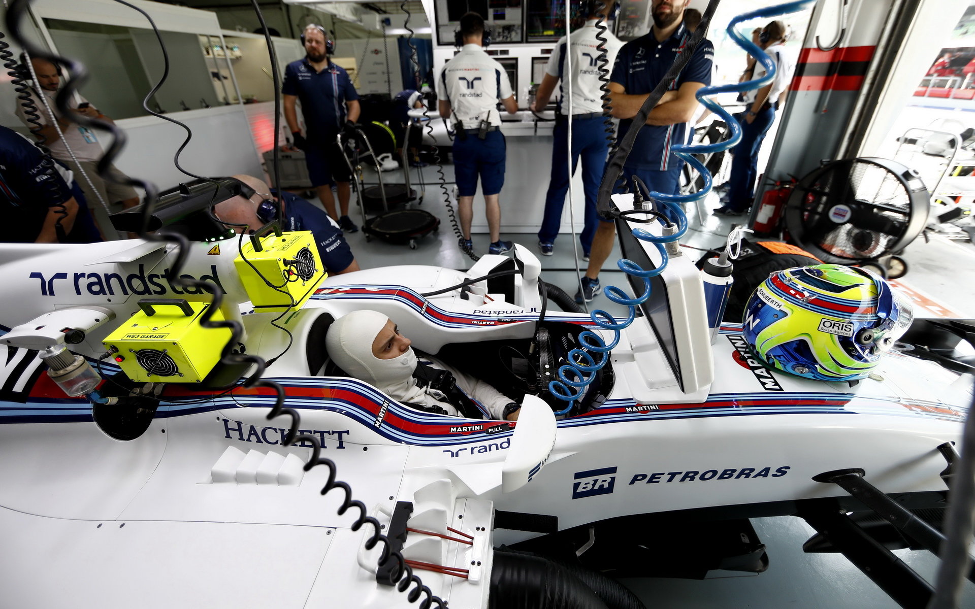 Felipe Massa při pátečním tréninku v Malajsii