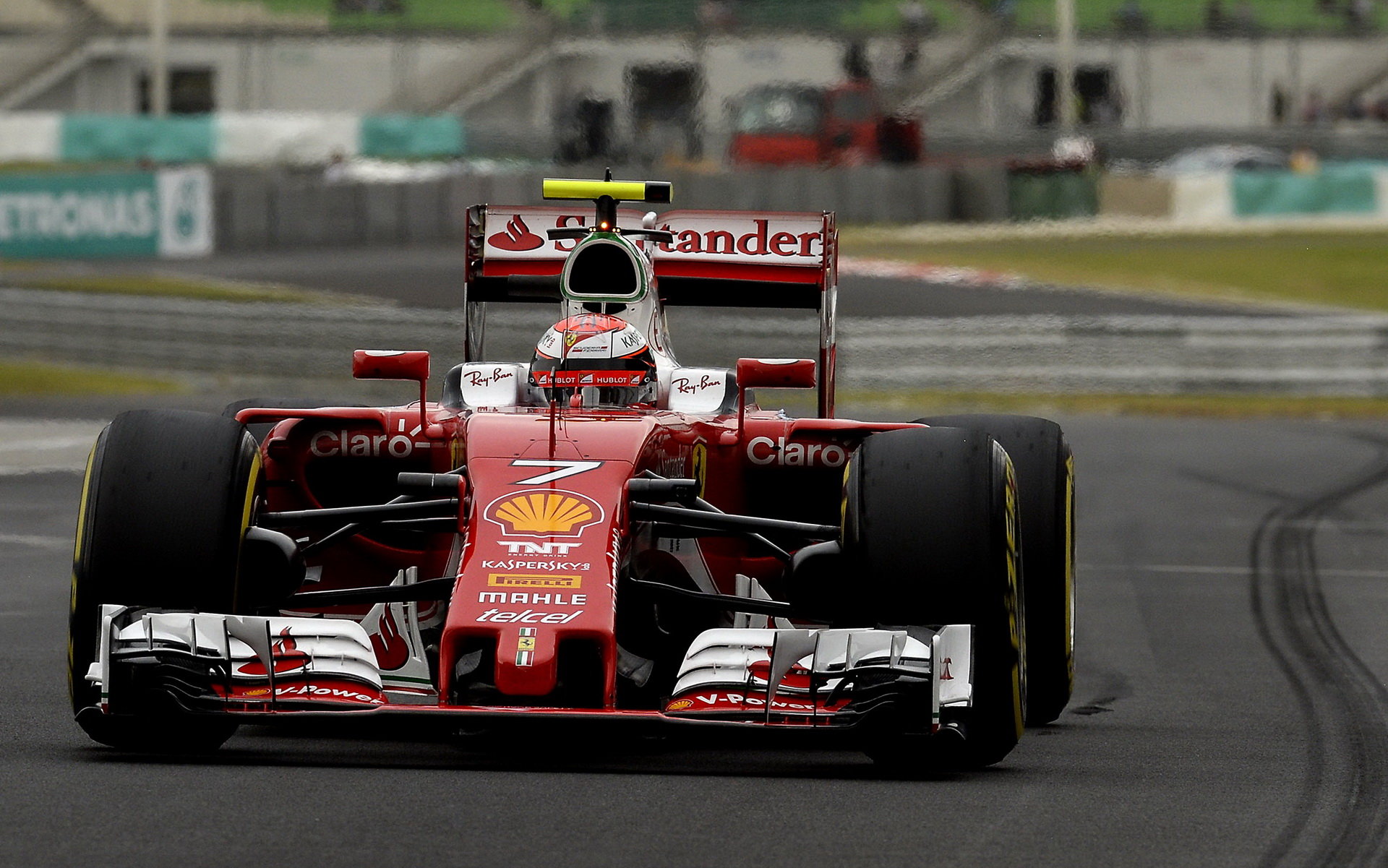 Kimi Räikkönen v kvalifikaci v Malajsii