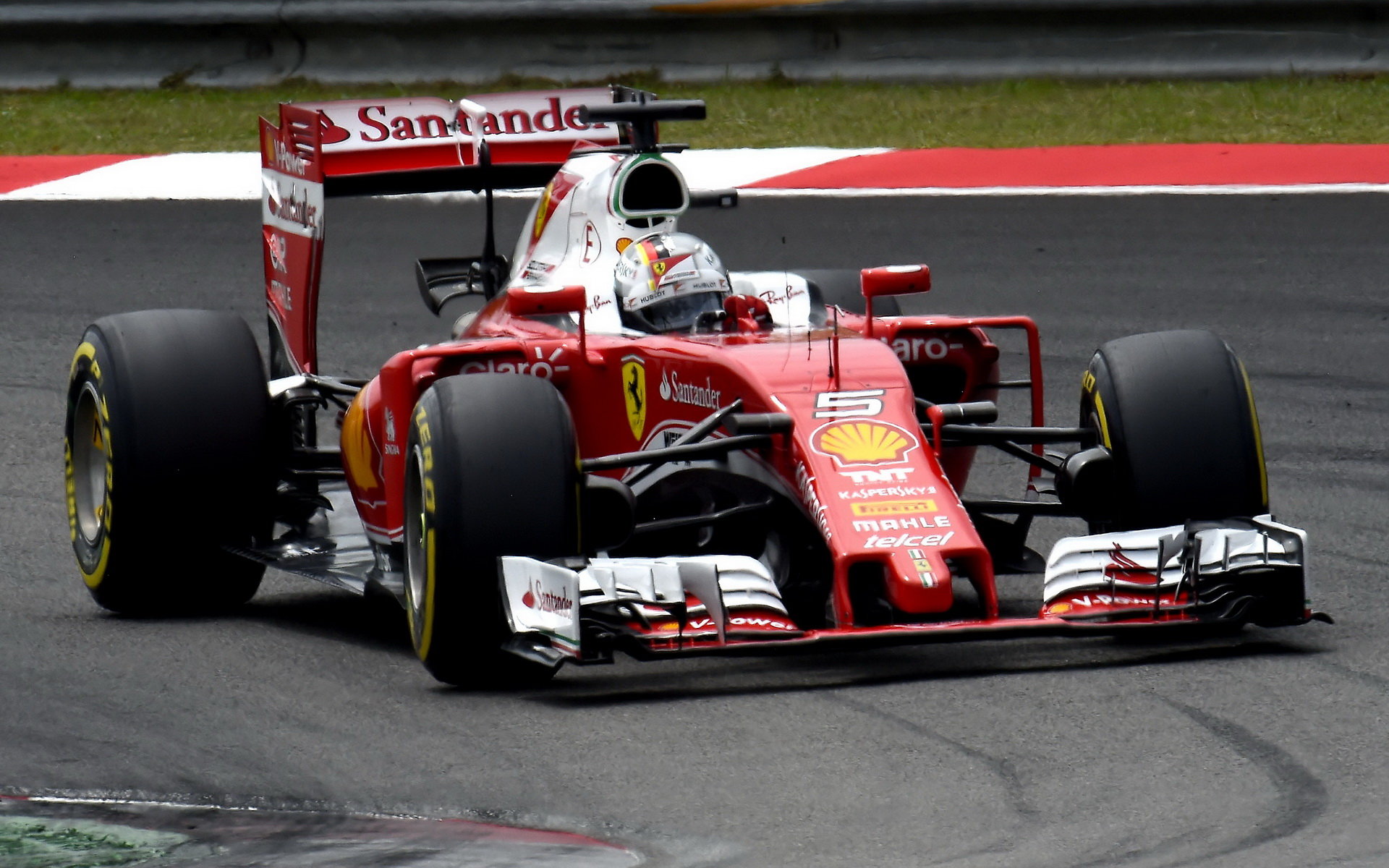 Sebastian Vettel si zkouší napravit reputaci, vyhrál první část kvalifikace
