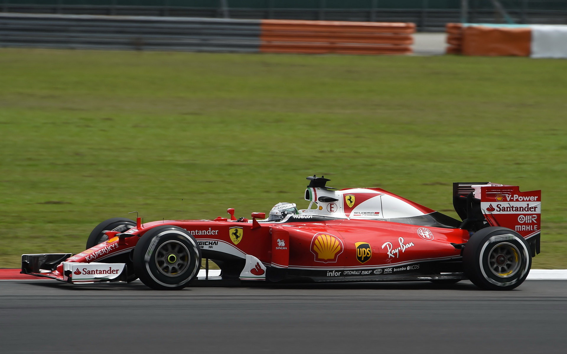Ferrari v Suzuce v kvalifikaci porazilo Red Bully, jak to bude zítra ráno v závodě?