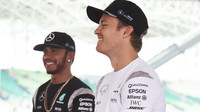 Lewis Hamilton a Nico Rosberg v Malajsii