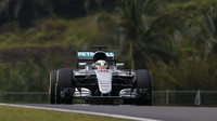 Lewis Hamilton v kvalifikaci v Malajsii