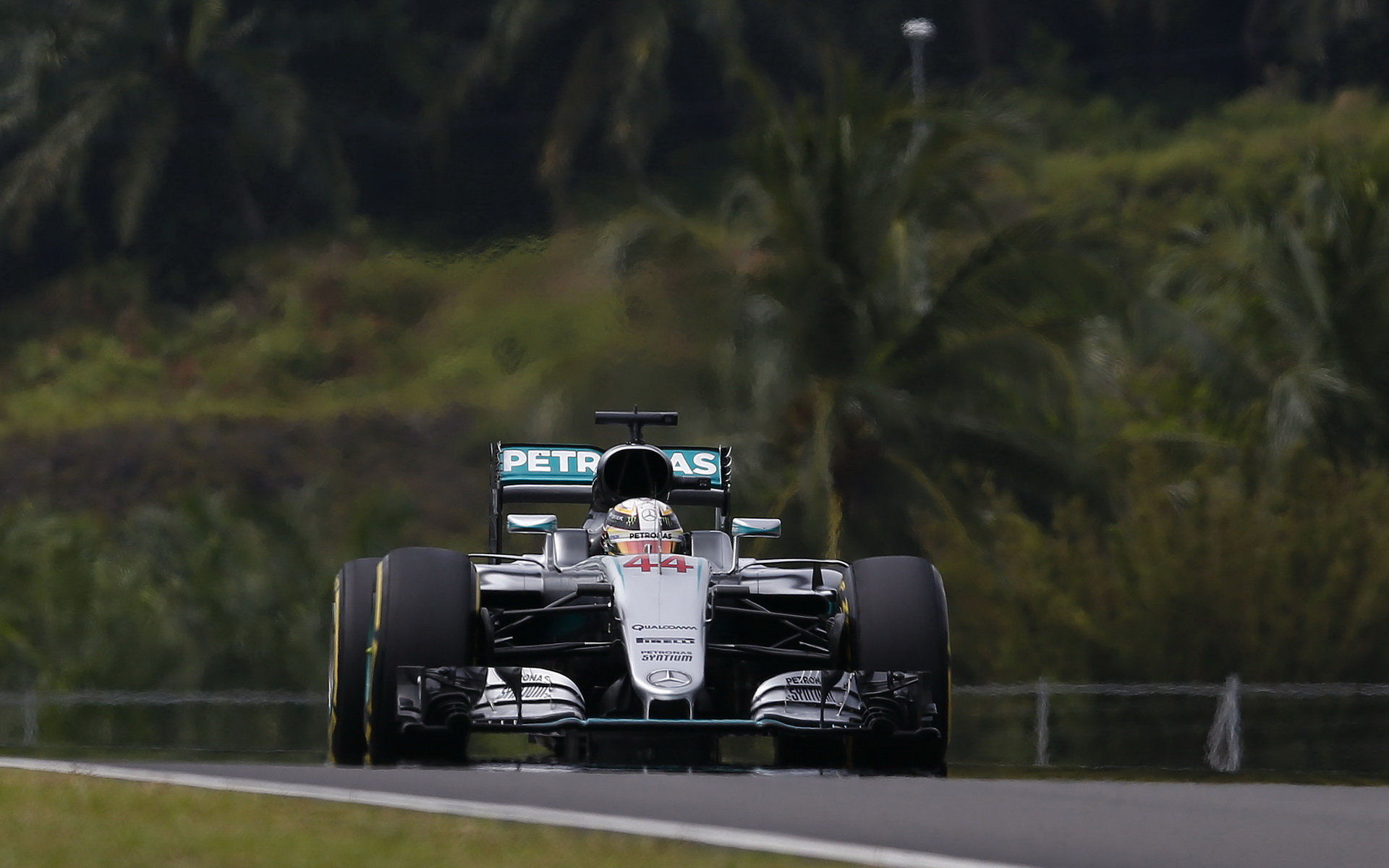 Lewis Hamilton v kvalifikaci v Malajsii
