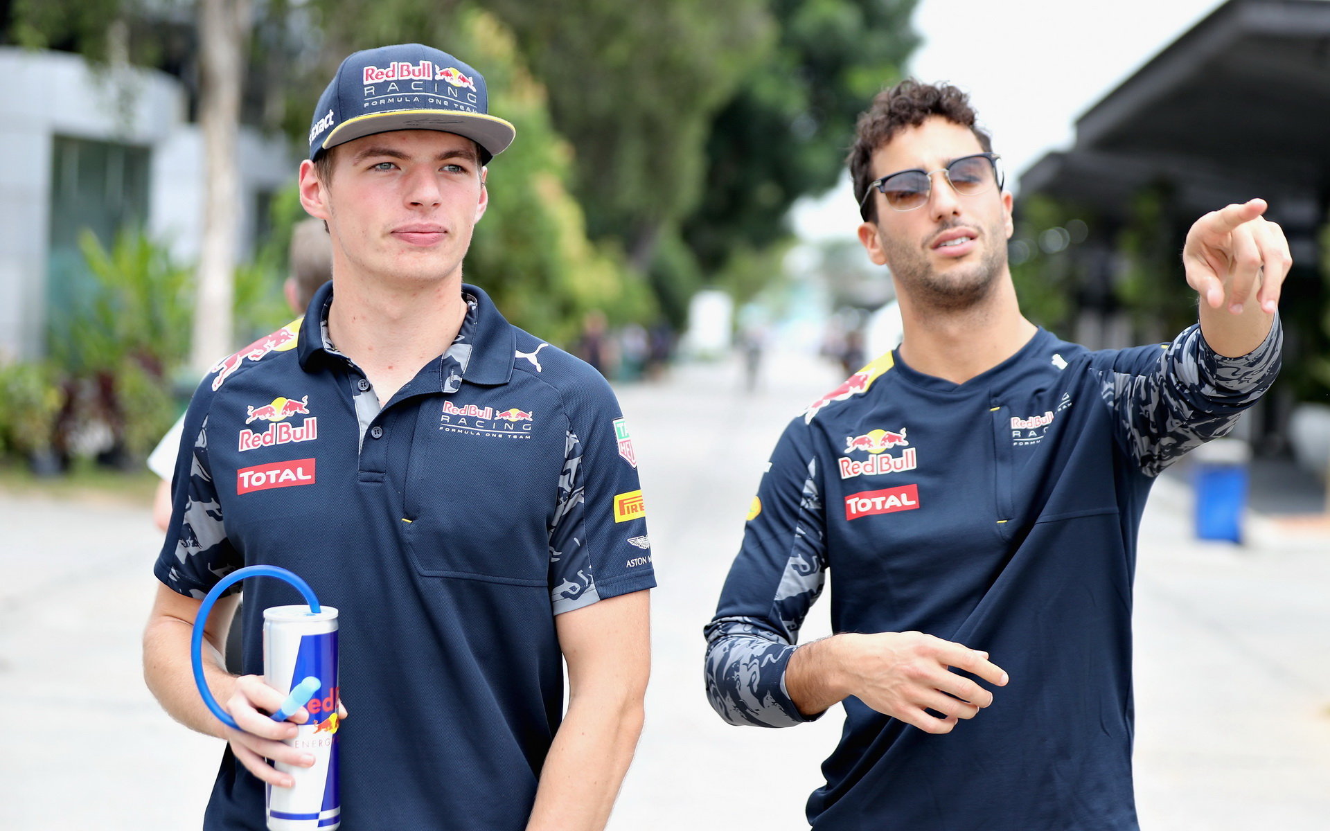 Max Verstappen a Daniel Ricciardo v Malajsii