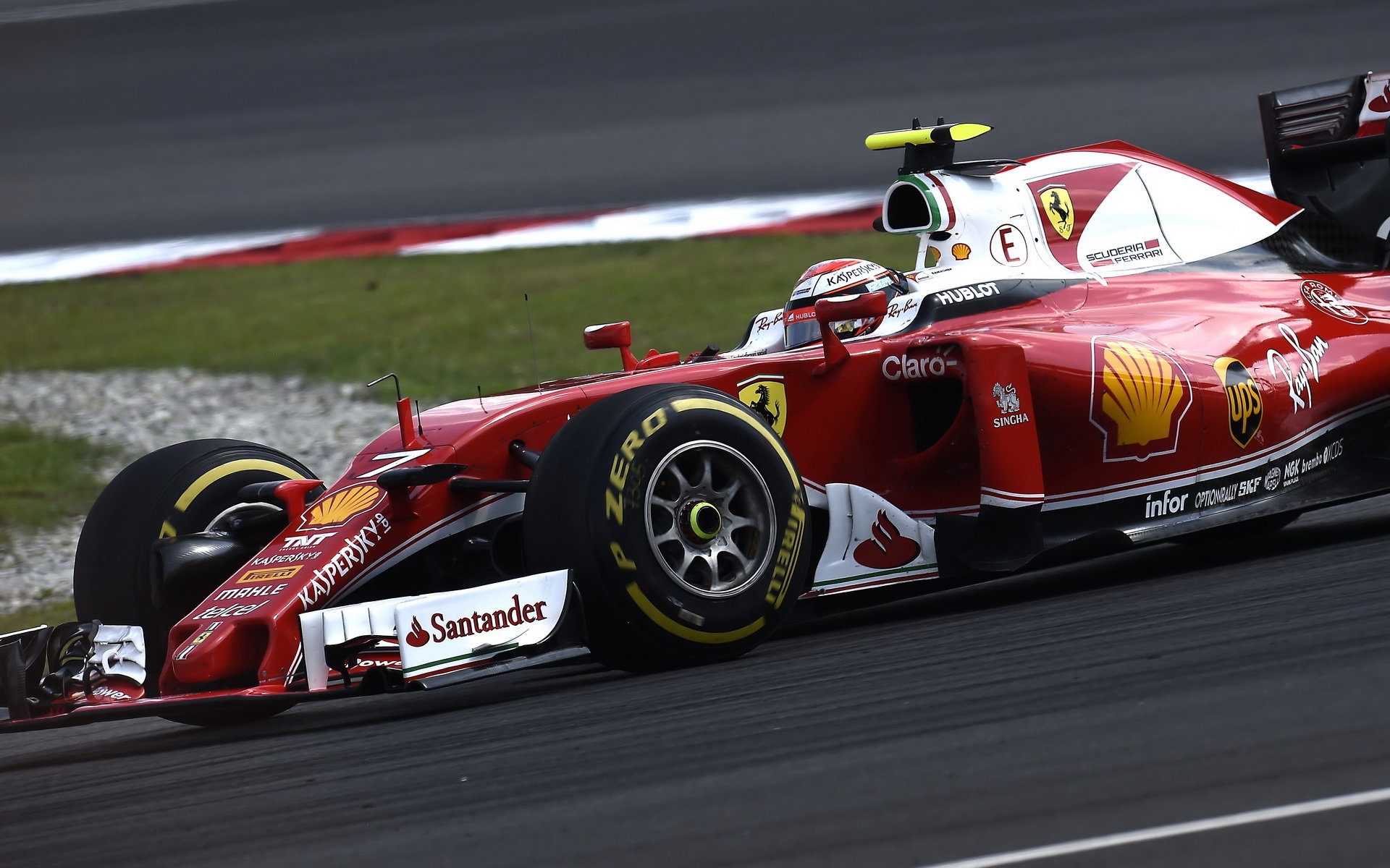 Kimi Räikkönen v Malajsii po kolizi s Mercedesem hodně ztrácel