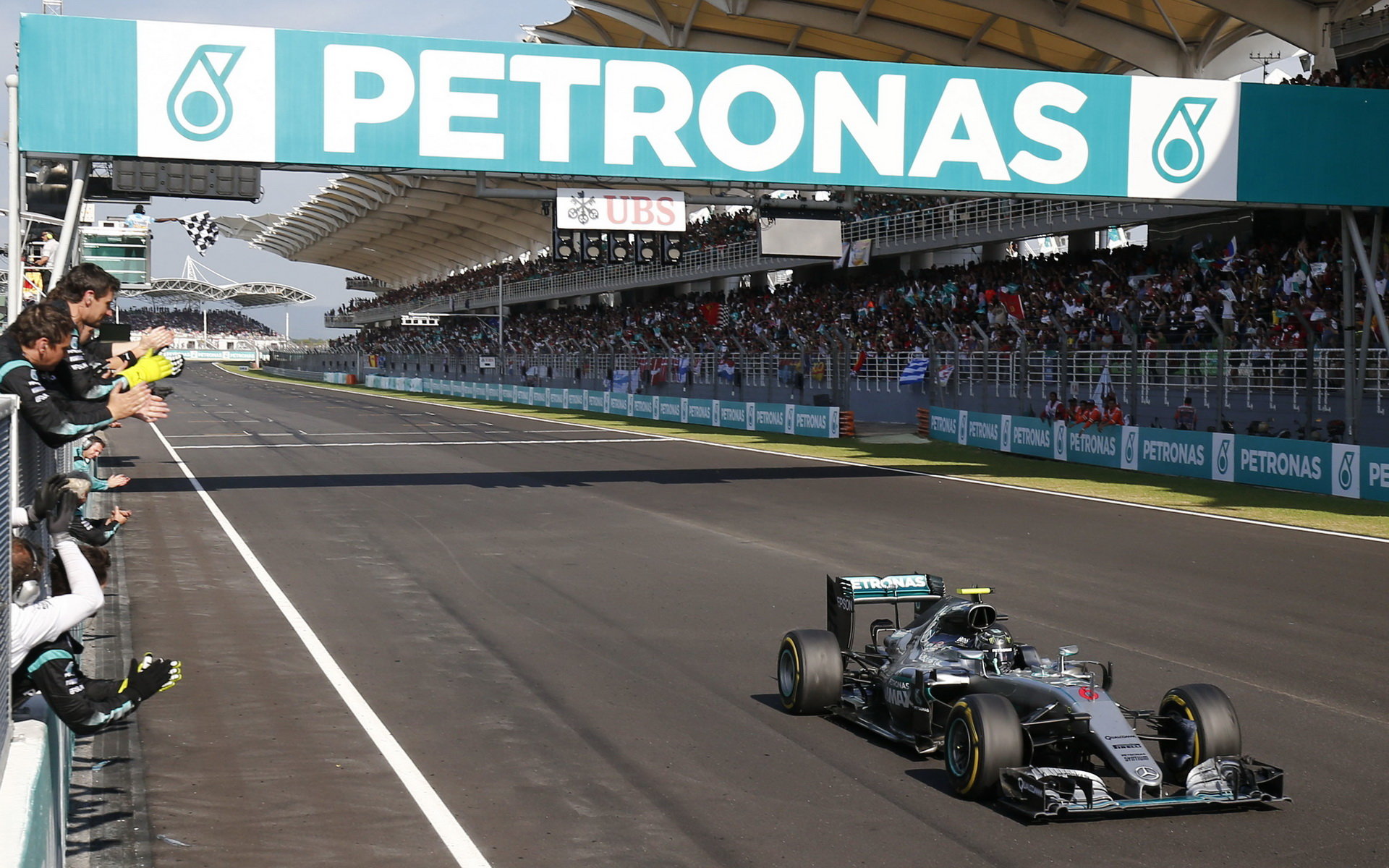Nico Rosberg v cíli závodu v Malajsii