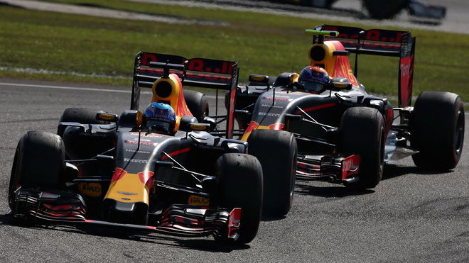 Daniel Ricciardo a Max Verstappen ve Velké ceně Malajsie