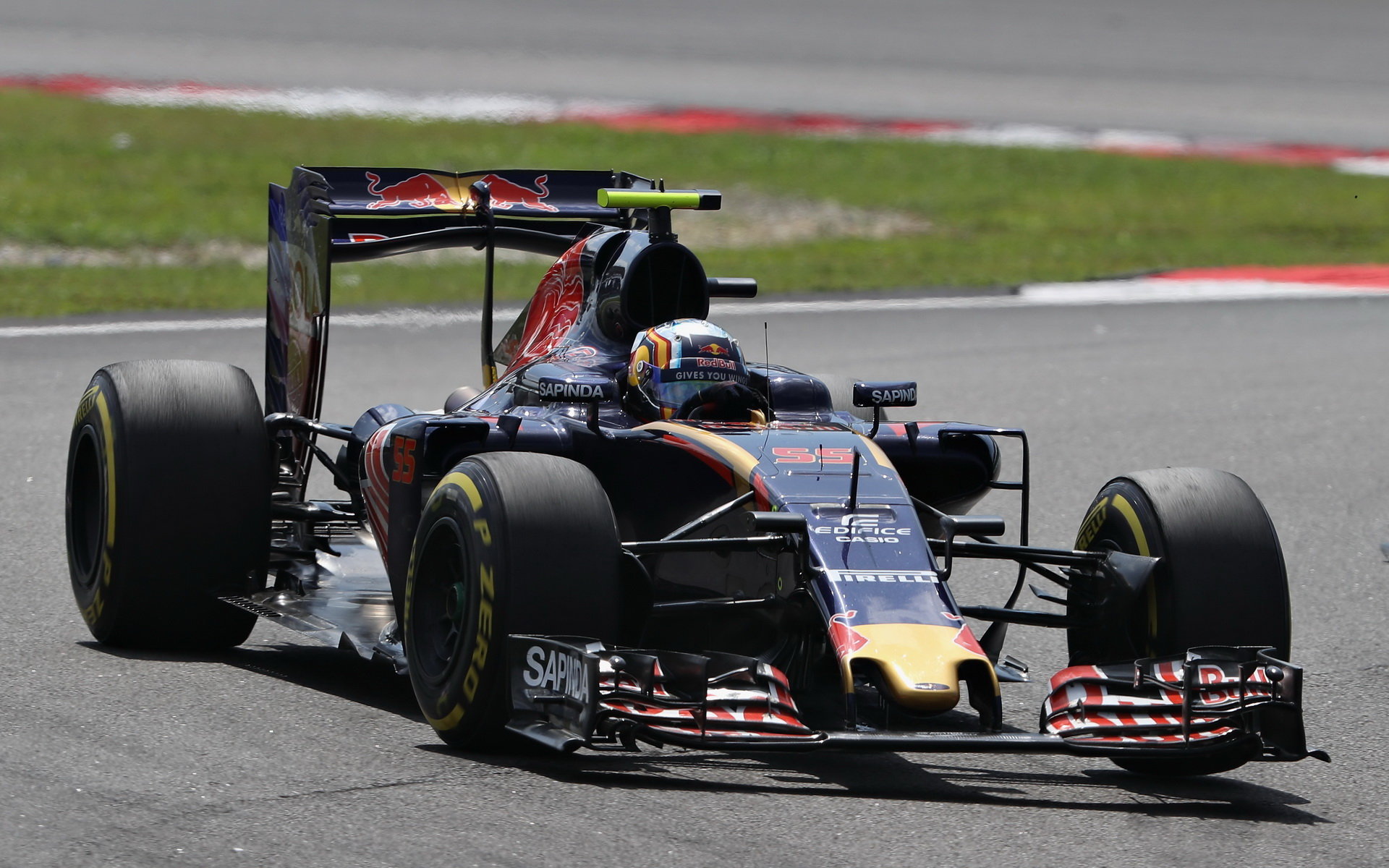 Carlos Sainz v závodě v Malajsii