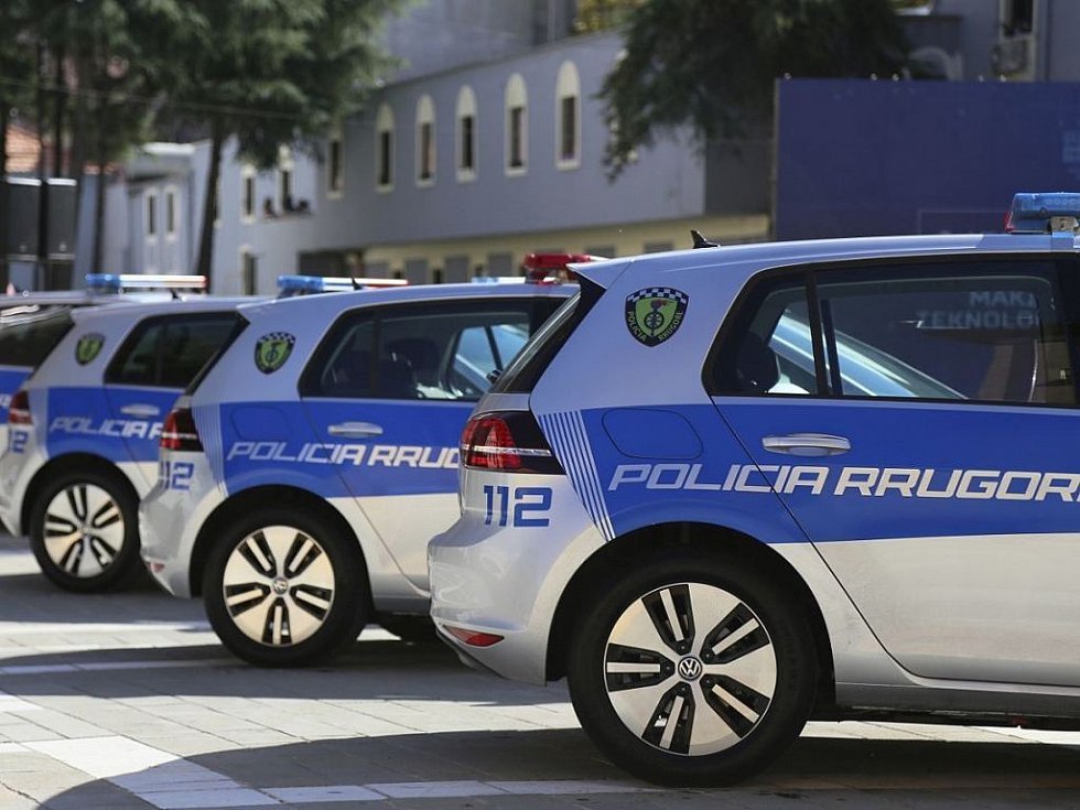 Policejní VW e-Golfy pro Albánii