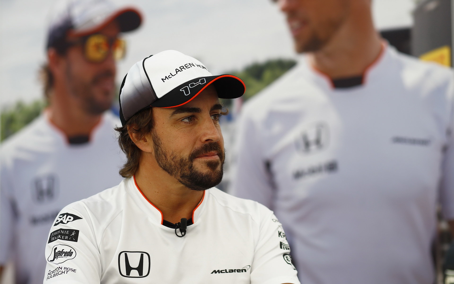 Fernando Alonso se ukázal po druhém tréninku jako gentleman