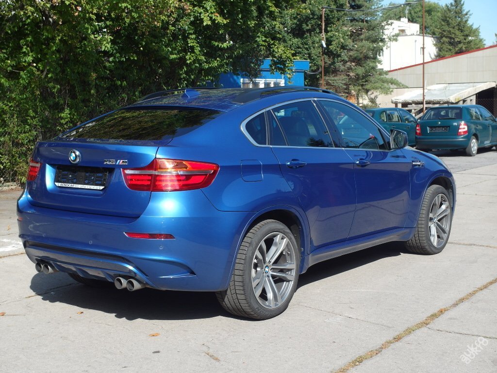 Ministerstvo vnitra prodává v aukci zabavená auta kvůli trestné činnosti, zde BMW X6 M.