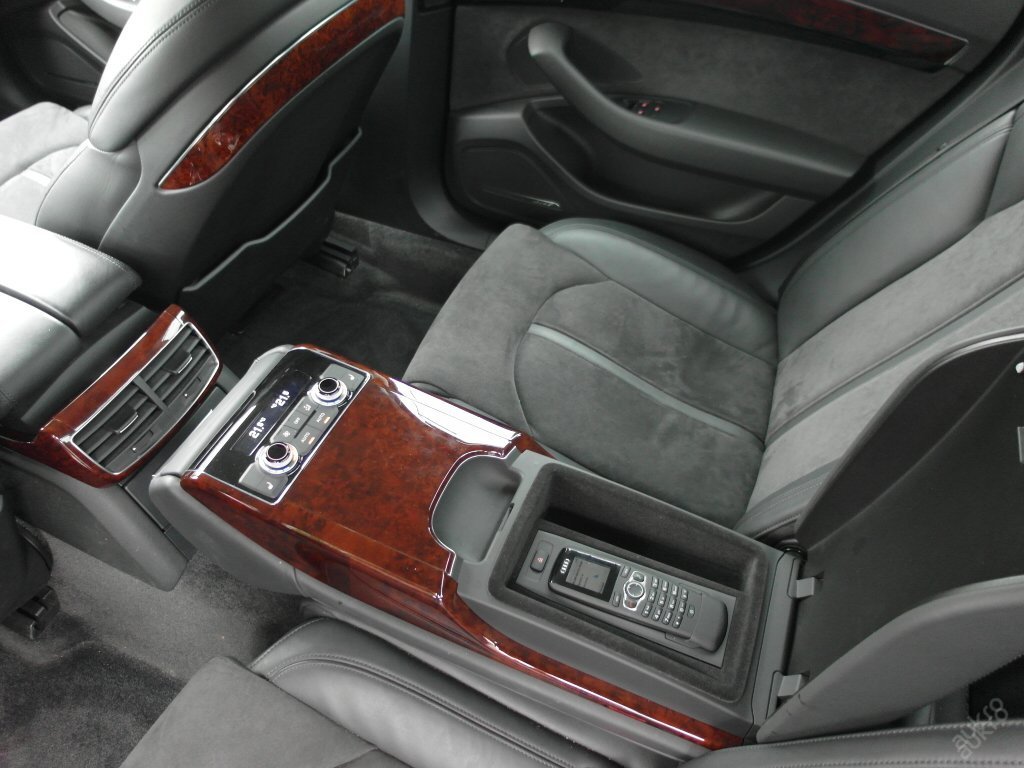 Ministerstvo vnitra prodává v aukci zabavená auta kvůli trestné činnosti, zde Audi A8.
