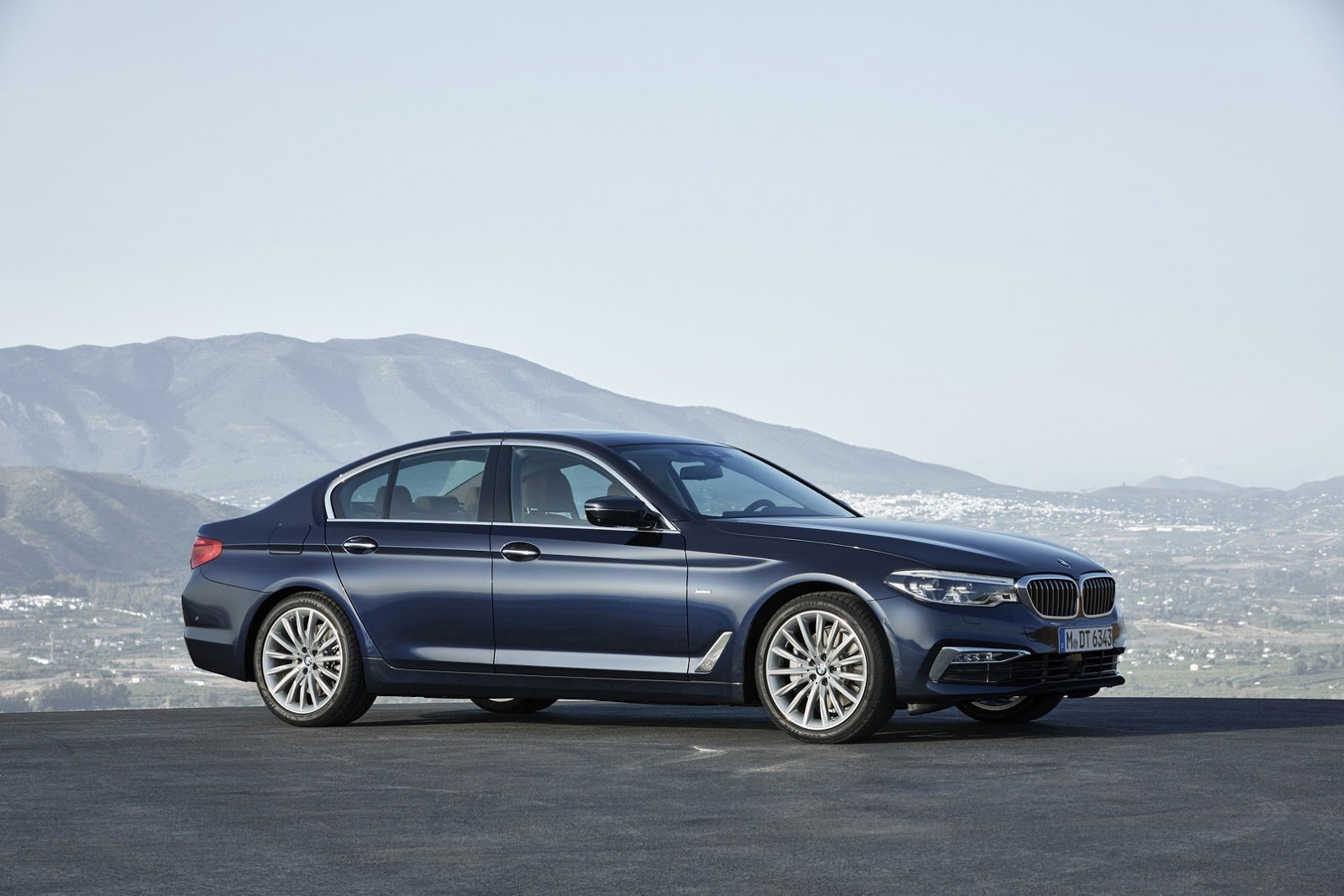 Nové BMW řady 5 se chlubí podobným designem jako řada 7.