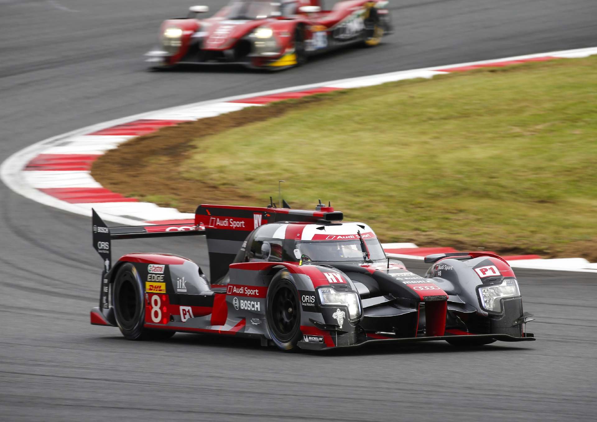 Audi R18 e-tron quattro posádky Oliver Jarvis, Lois Duval, Lucas Di Grassi na trati Fuji Speedway