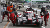 Audi R18 e-tron quattro posádky André Lotterer, Benoit Tréluyer, Marcel Fässler na okruhu Fuji Speedway