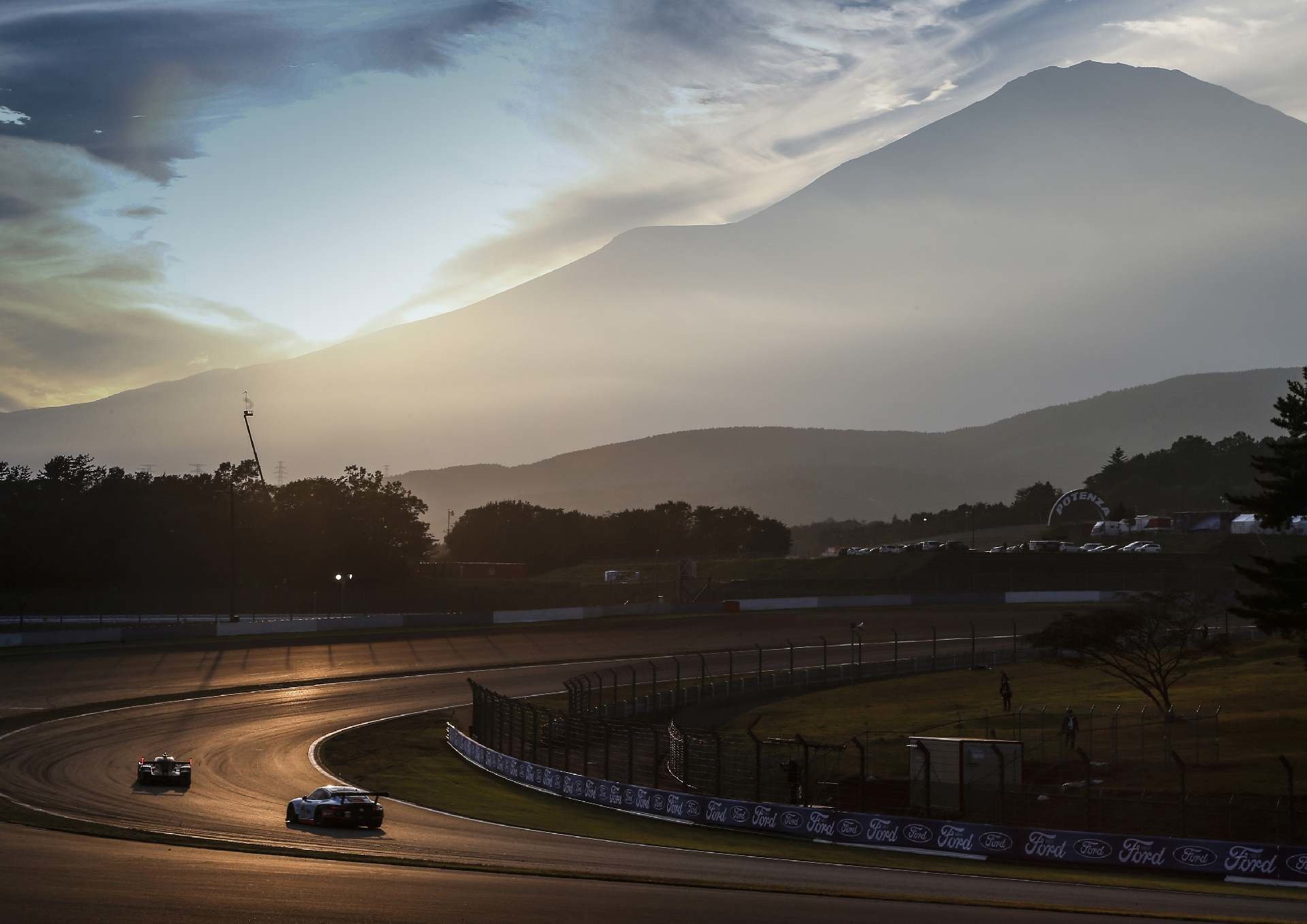 Okruh Fuji Speedway nabízí kouzelné scenérie
