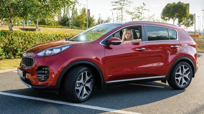 Výzkum automobilky Kia potvrdil, že české ženy mají rády červenou barvu